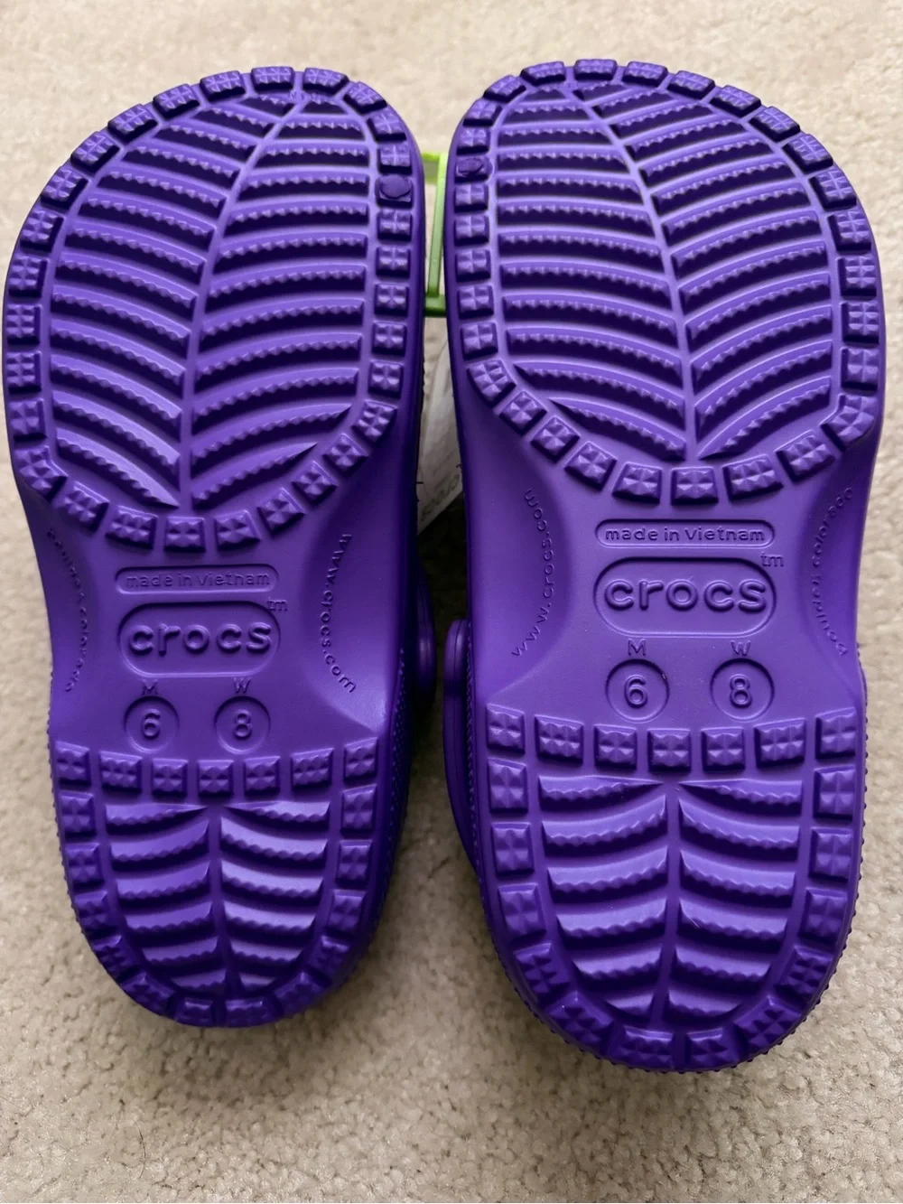 NWT Crocs Classic Clogs Neon Purple Women’s Size 8 - Picture 5 of 5